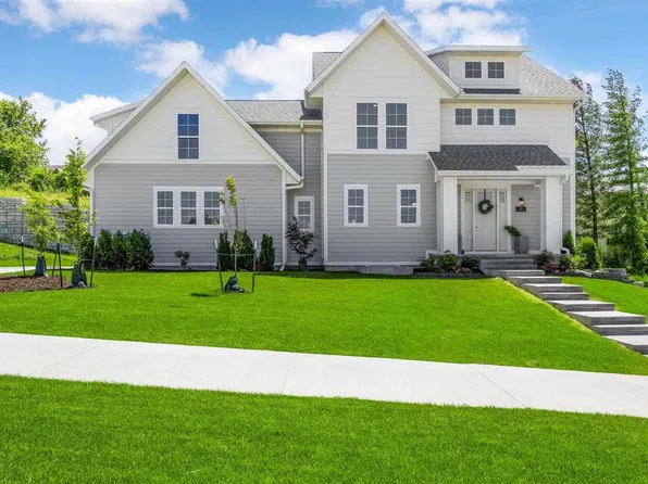 430 Auburn Ridge Rd, Coralville, IA 52241