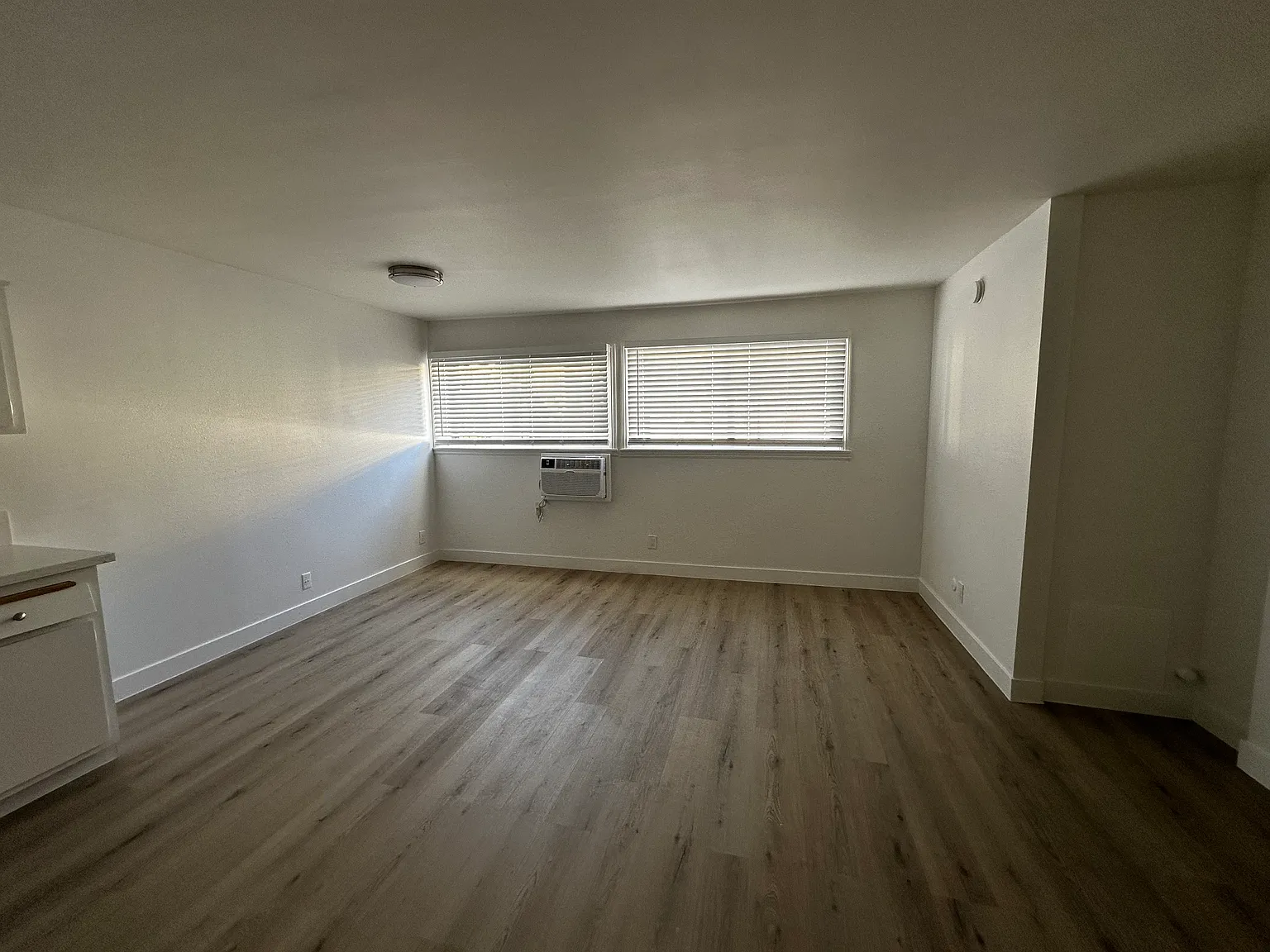 Studio, 436 sqft, $1,595 — Photo 3