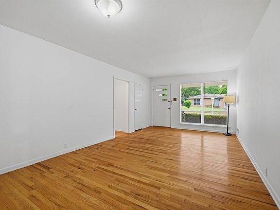 3rd image of 1119 W McGee St