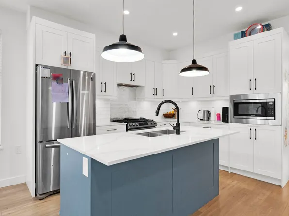 21688 52nd Ave #10, Langley, BC V2Y 1L7