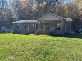 139 Hall St, Glen White, WV 25849