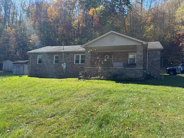 139 Hall St, Glen White, WV 25849