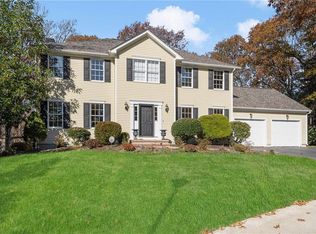 1 Lisa Marie Cir, Warwick, RI 02886