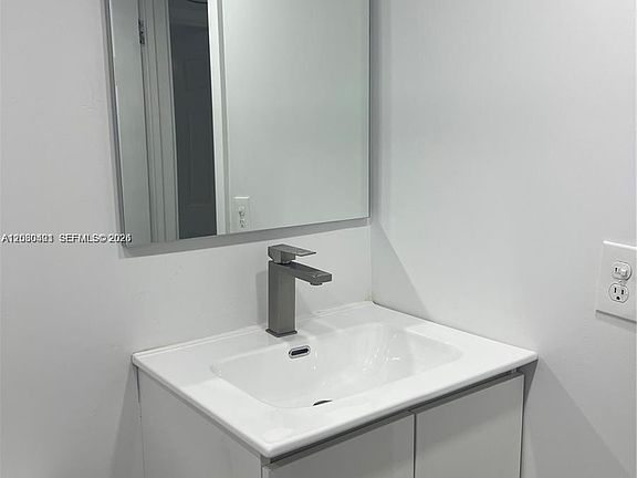 4th image of 616 NW 13th St APT 17
