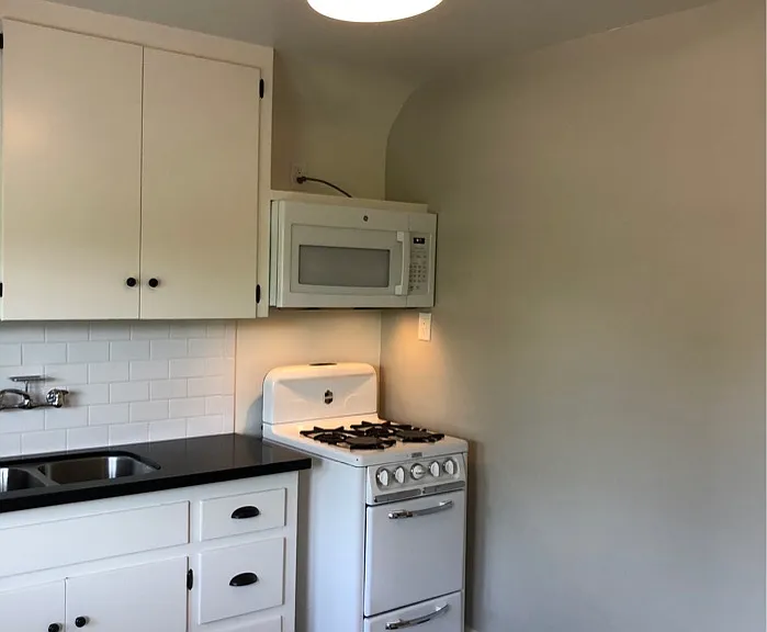 150 N Berkeley Ave #B — Photo 5