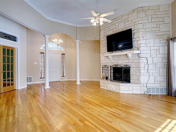 4th image of 135 Southwood Bnd