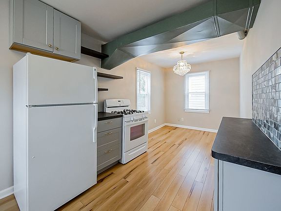 2nd image of 53 E Hudson