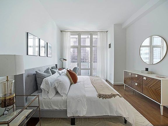 5th image of 1600 Broadway #Ph5b