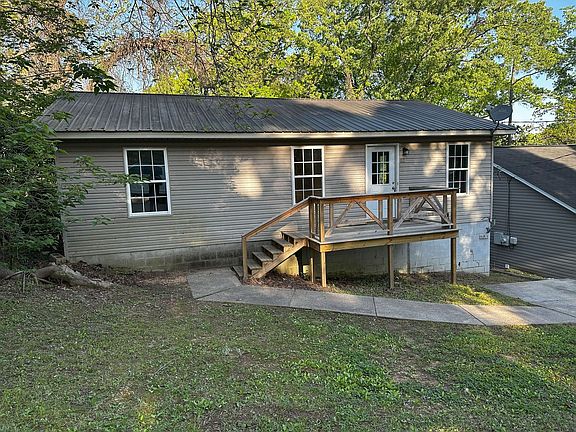 3rd image of 112 Short 25th Ave E