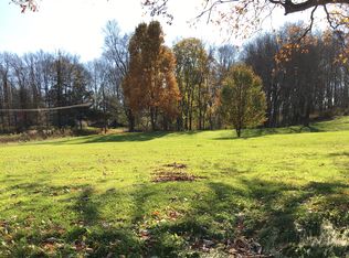 201 Hickory Ln, Valencia, PA 16059