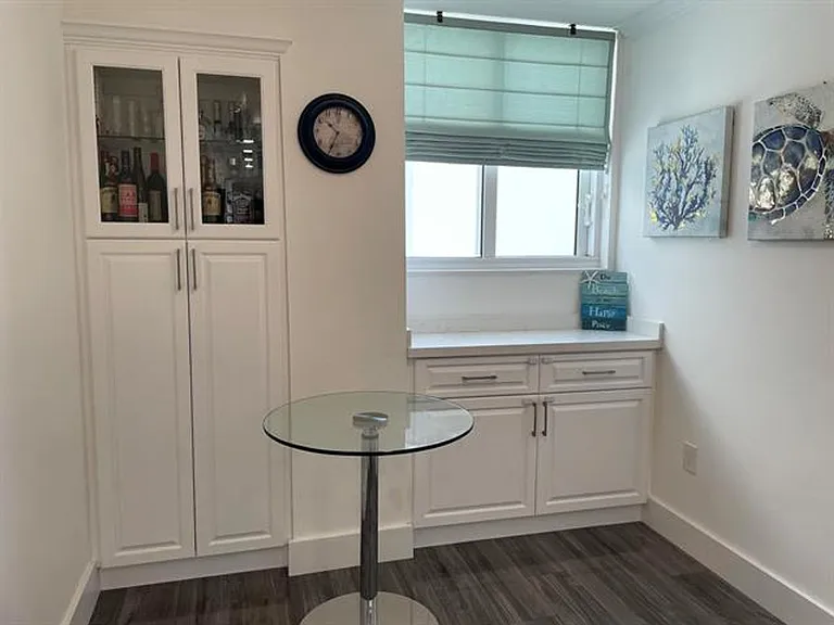 2457 Collins Ave #504 — Photo 8
