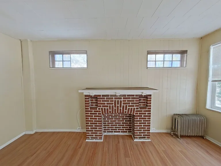 2322 Penn St — Photo 8