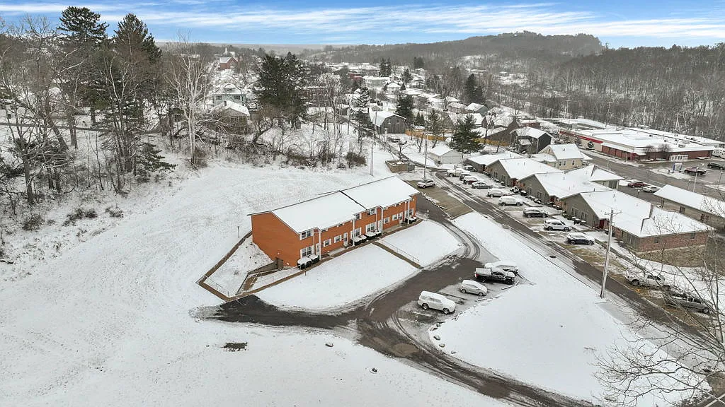 New Concord Apartments — Photo 3