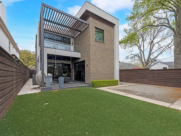 6420 Kenwood Ave — Photo 43