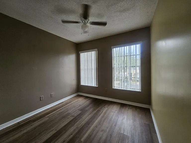10106 Belleville Pl — Photo 38