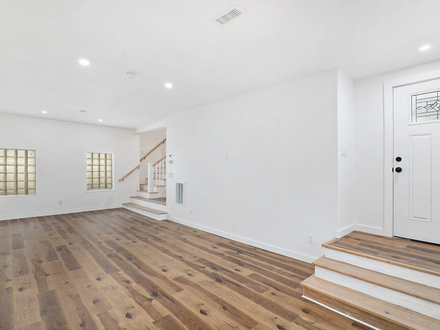 2 bed, 1500 sqft, $1,875 — Photo 4