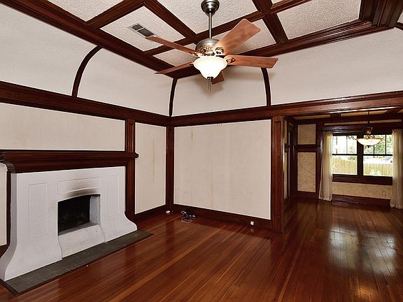 4th image of 1524 E Blount St