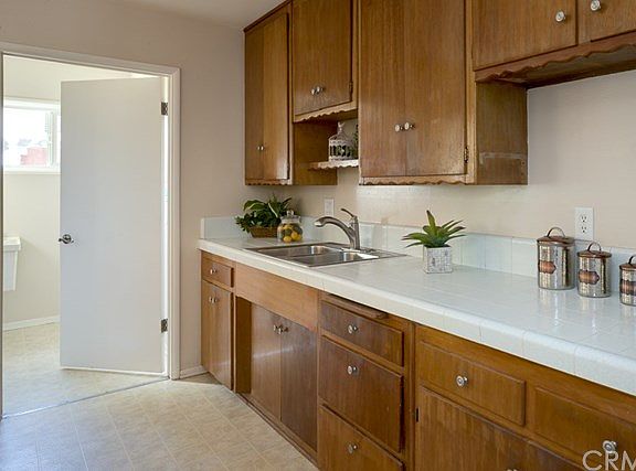 3rd image of 2506 W Eola Dr