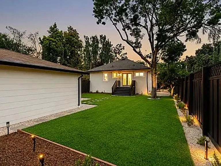 1081 Bird Ave — Photo 10