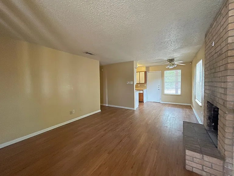 2208 Hunt Dr — Photo 4