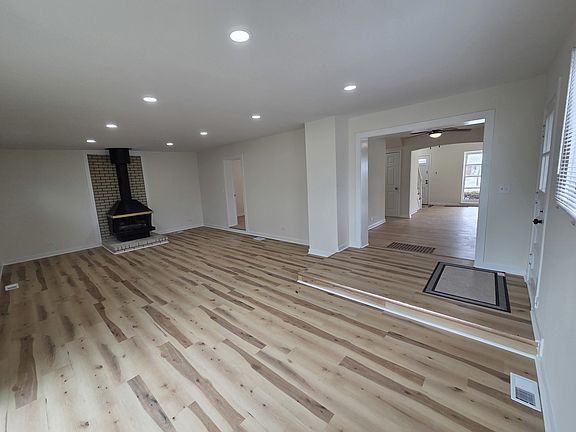 5th image of 2156 Downey Rd