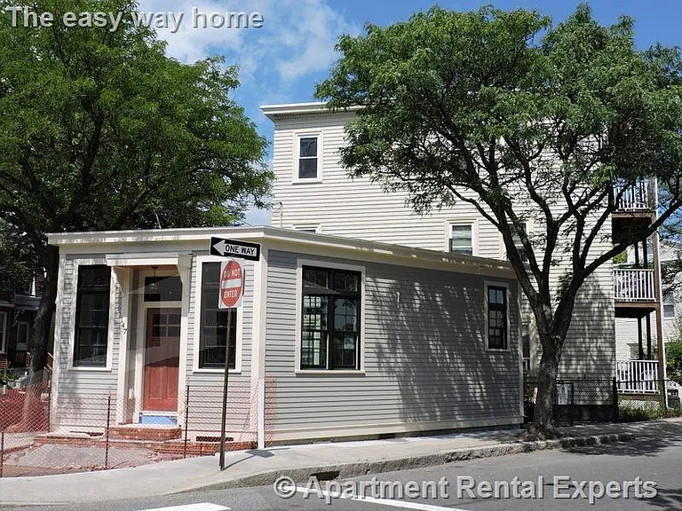 147 Webster Ave — Photo 9