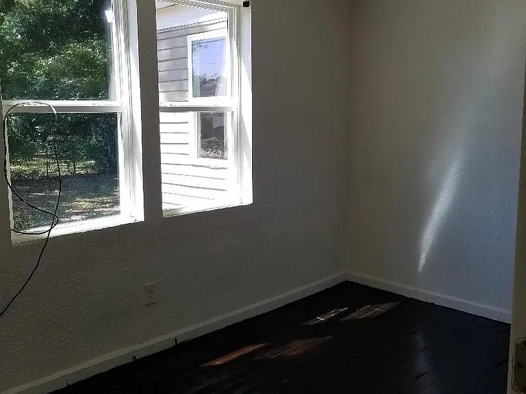 1239 Holden Dr — Photo 4