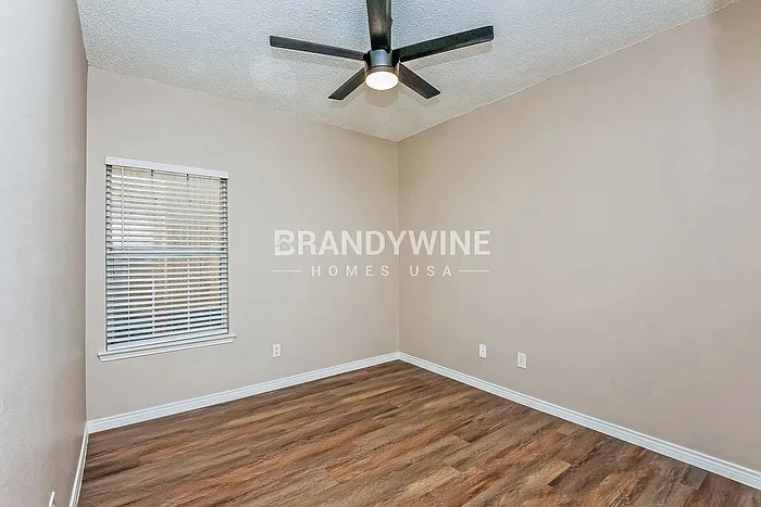 737 Lionel Way — Photo 19