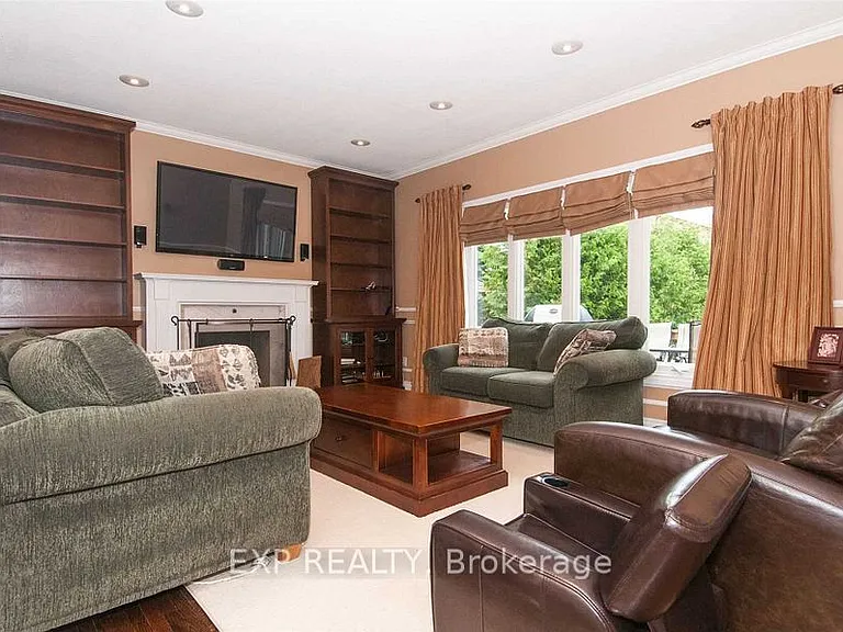 220 Viewmount Ave — Photo 8