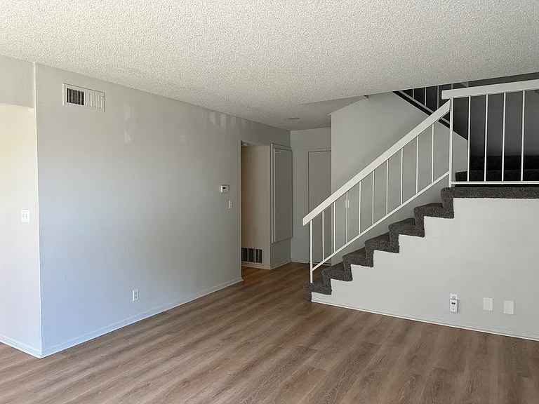 23002 Village Dr — Photo 6