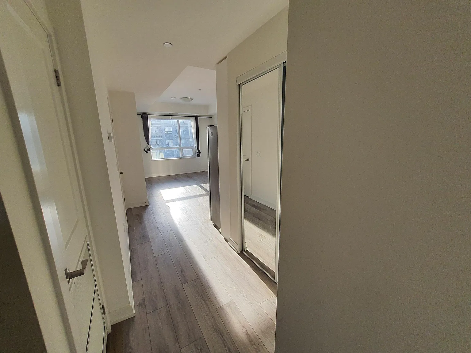 2 bed, 800 sqft, $2,110 — Photo 3