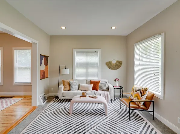 122 E Porter Ave, Des Moines, IA 50315