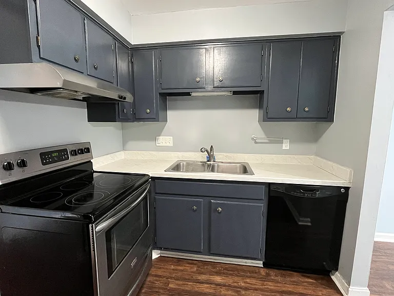 9740 Bunker Hill Ln — Photo 10