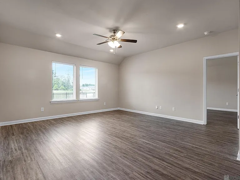 35517 Grovemont Dr — Photo 9