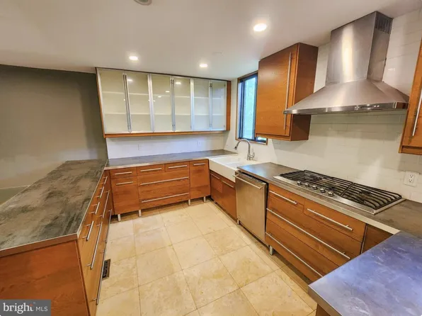 7950 Inverness Ridge Rd, Potomac, MD 20854