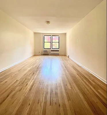 Rented by Guy Goldman, LREB | media 1