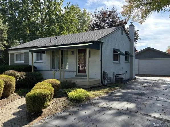 5845 Southward Ave, Waterford, MI 48329