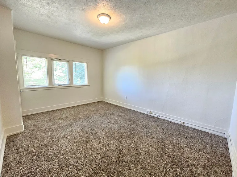 819 W 11th Ave — Photo 17
