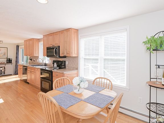 3rd image of 6 Chamberlain Rd