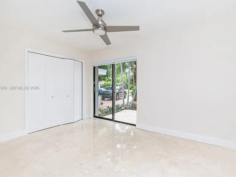 310 Harbor Ct — Photo 10