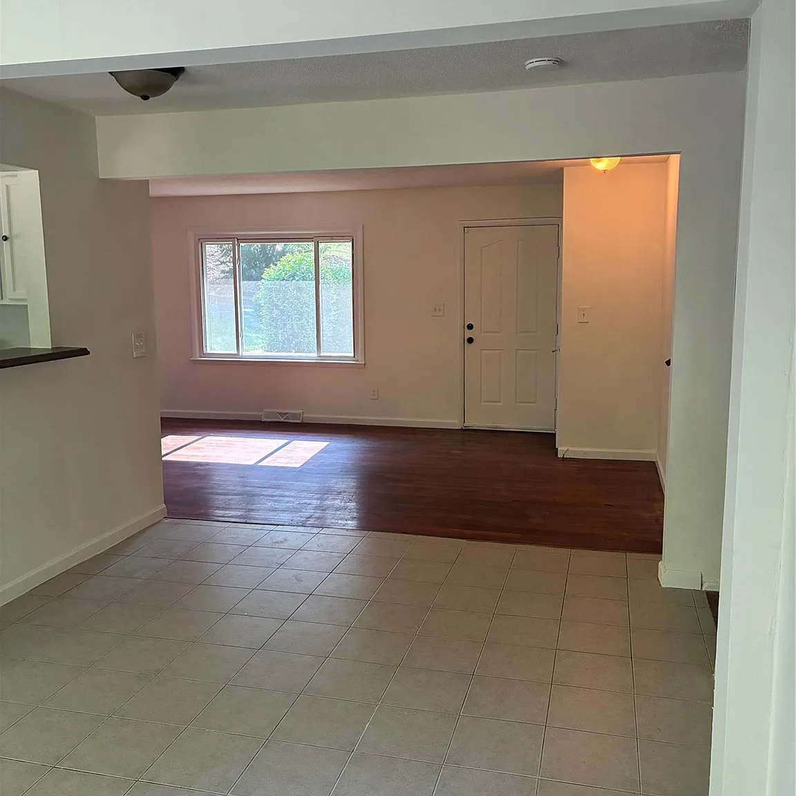 3 bed, 1.5 bath, 1919 sqft, $1,600 — Photo 4