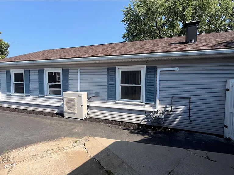 49 Seyfried Ave — Photo 24