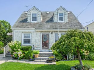 199 Raff Ave, Mineola, NY 11501