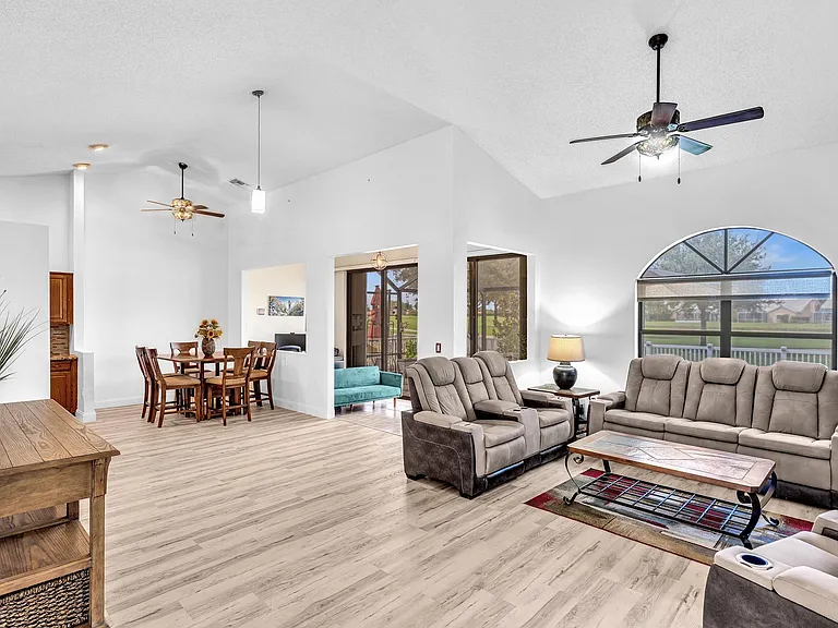 8099 Cassia Dr — Photo 3