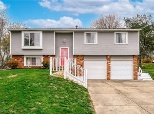 4407 Sunnyview Dr, Uniontown, OH 44685