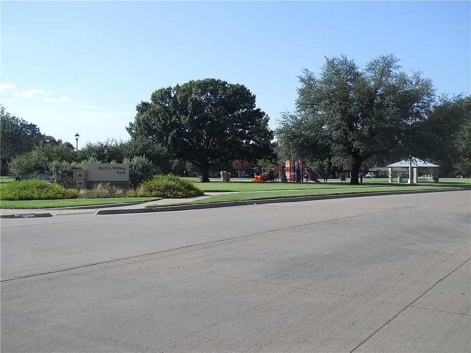 2nd image of 2031 Marilyn Ln