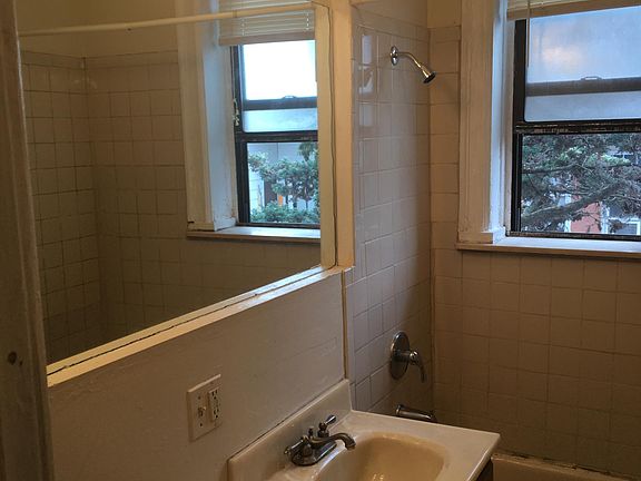 MODERN BATHROOM