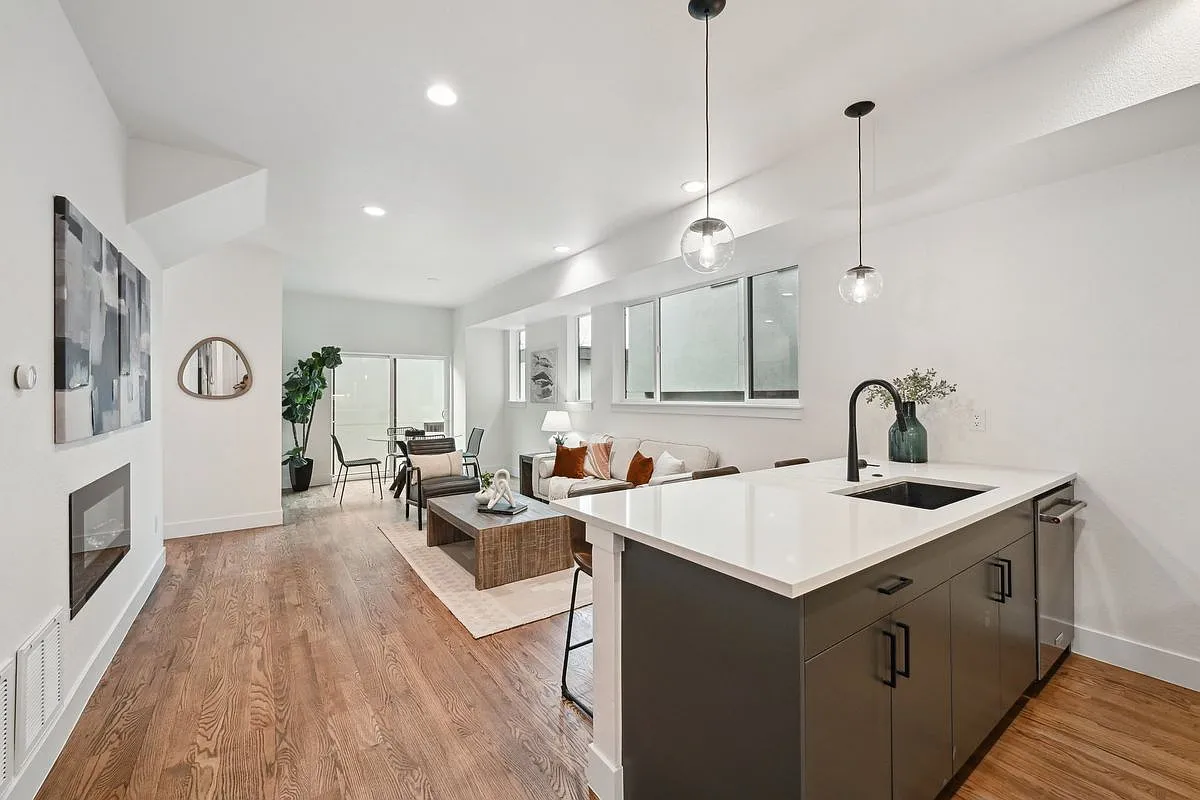 3 bed, 3.5 bath, 1650 sqft, $3,995 — Photo 1