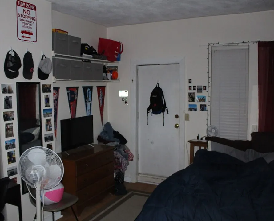 2 bed, 1.0 bath, 9999 sqft, $1,200 — Photo 4
