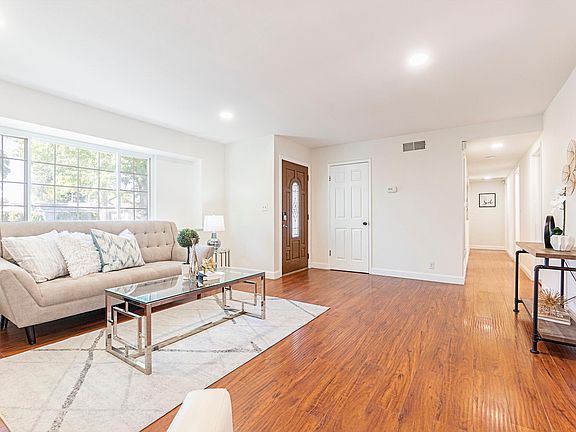 2nd image of 4916 Castlewood Dr